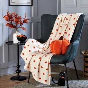 Mini Pumpkin Printed Halloween Throw Blanket - Hyde & EEK! Boutique™ 2023